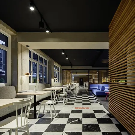 Flowers מלון אסן